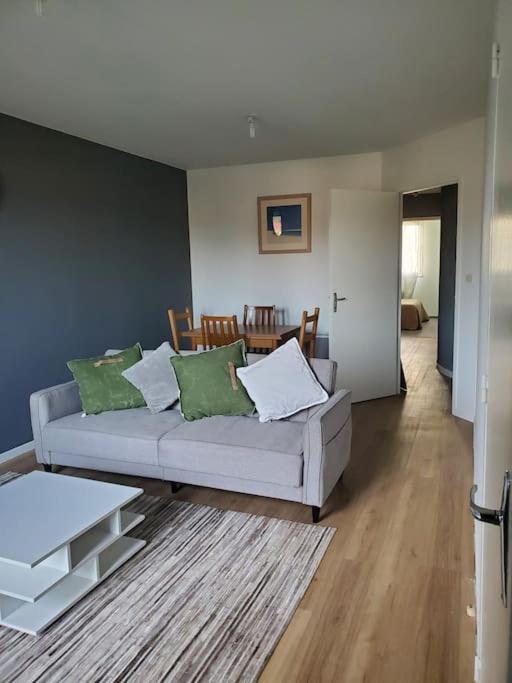 Appartement Moderne Et Equipe Л'Іль-Журден Екстер'єр фото