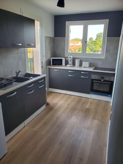 Appartement Moderne Et Equipe Л'Іль-Журден Екстер'єр фото